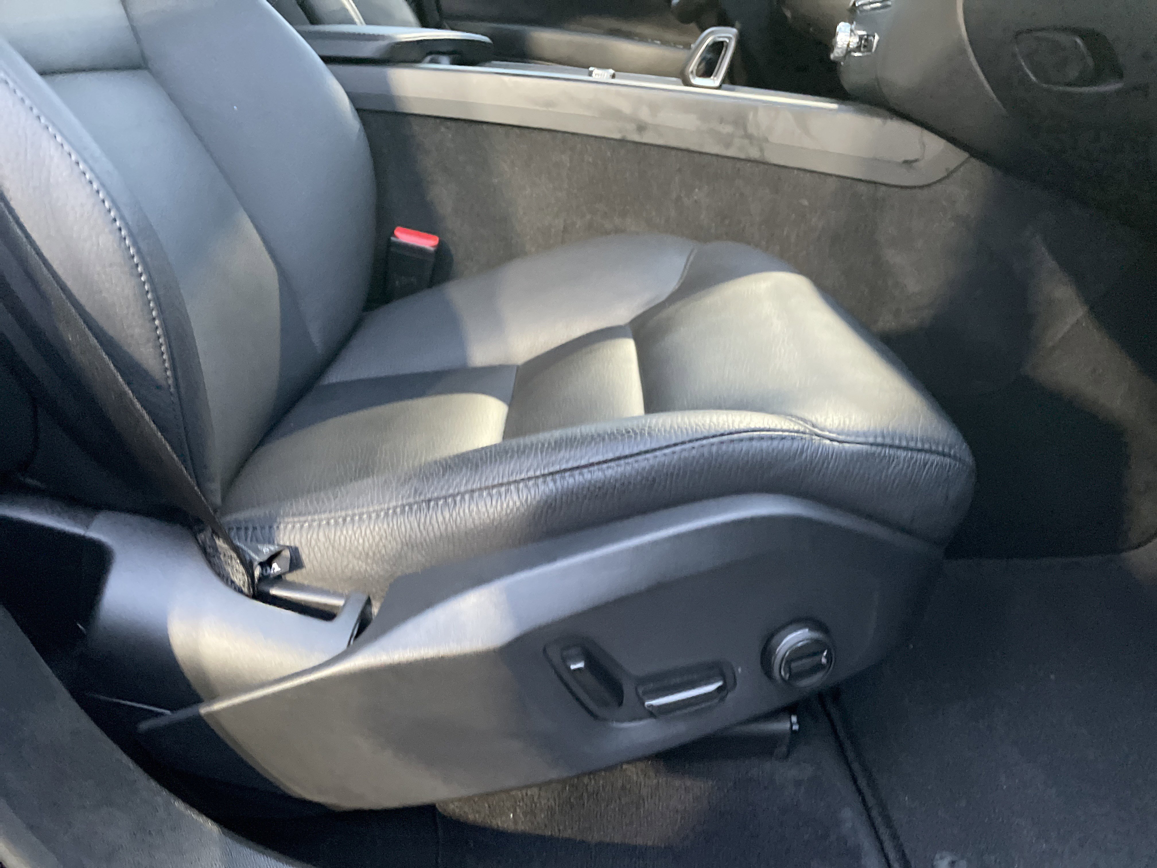 Used 2025 Volvo XC60 B5 Plus image 14