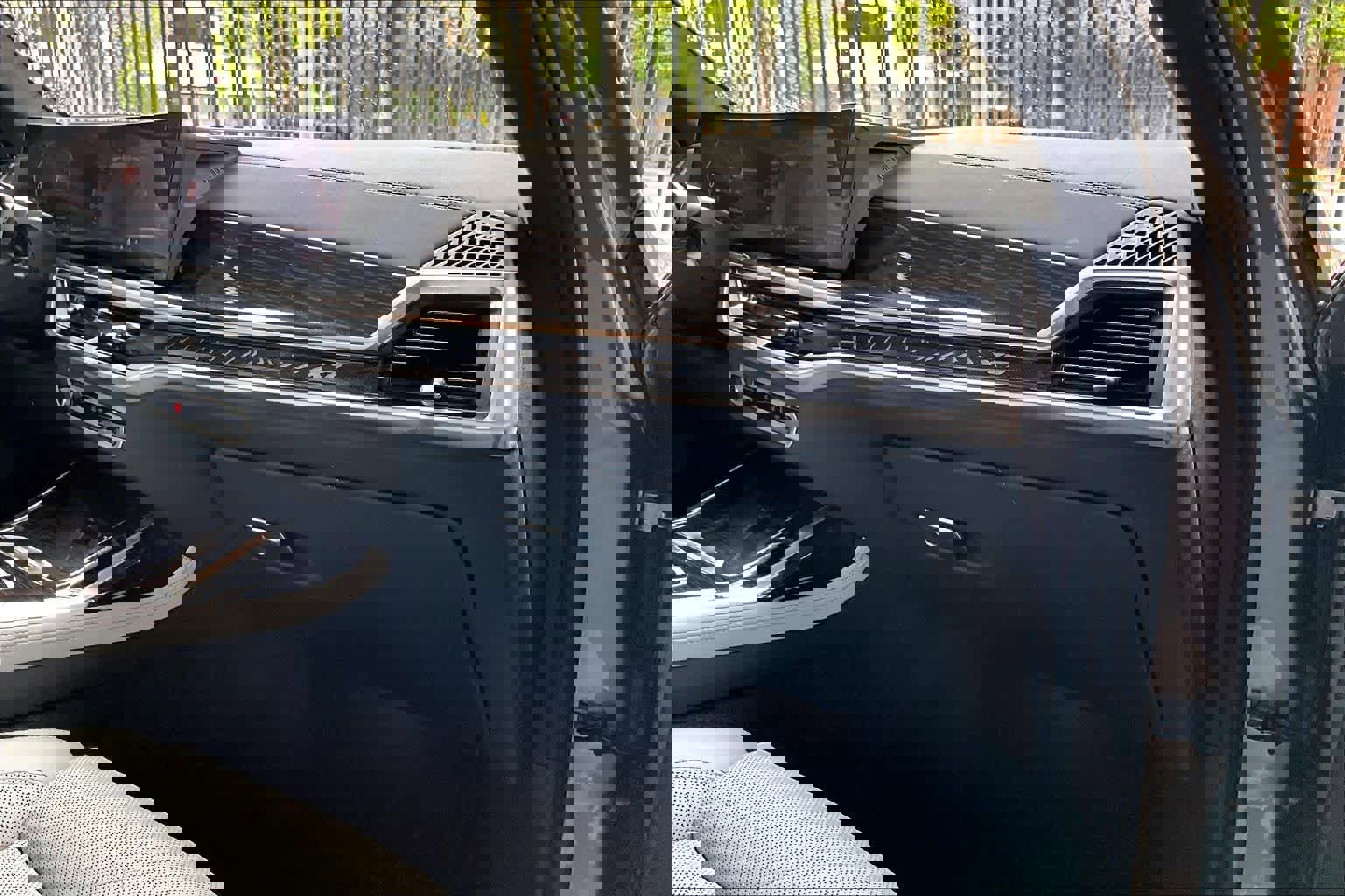 Used 2025 BMW X7 xDrive40i w/ Executive Package image 18