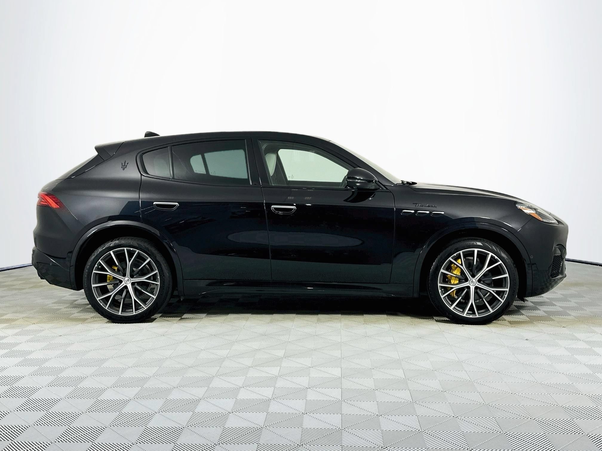 Used 2024 Maserati Grecale Modena AWD/4WD image 4