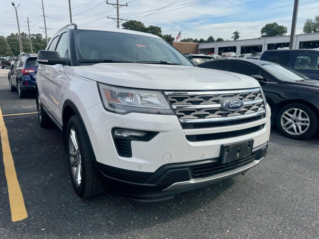 Used 2018 Ford Explorer XLT w/ Equipment Group 202A AWD/4WD image 2