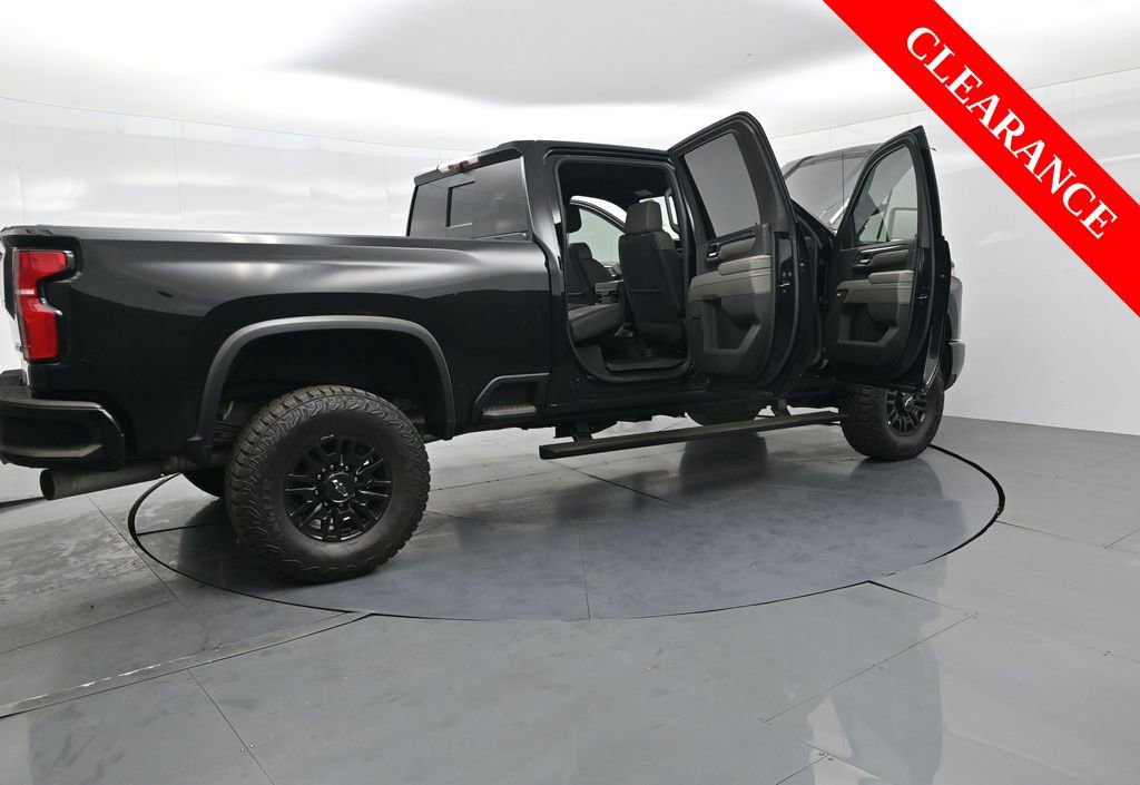 Used 2025 Chevrolet Silverado 2500 ZR2 w/ Technology Package image 37