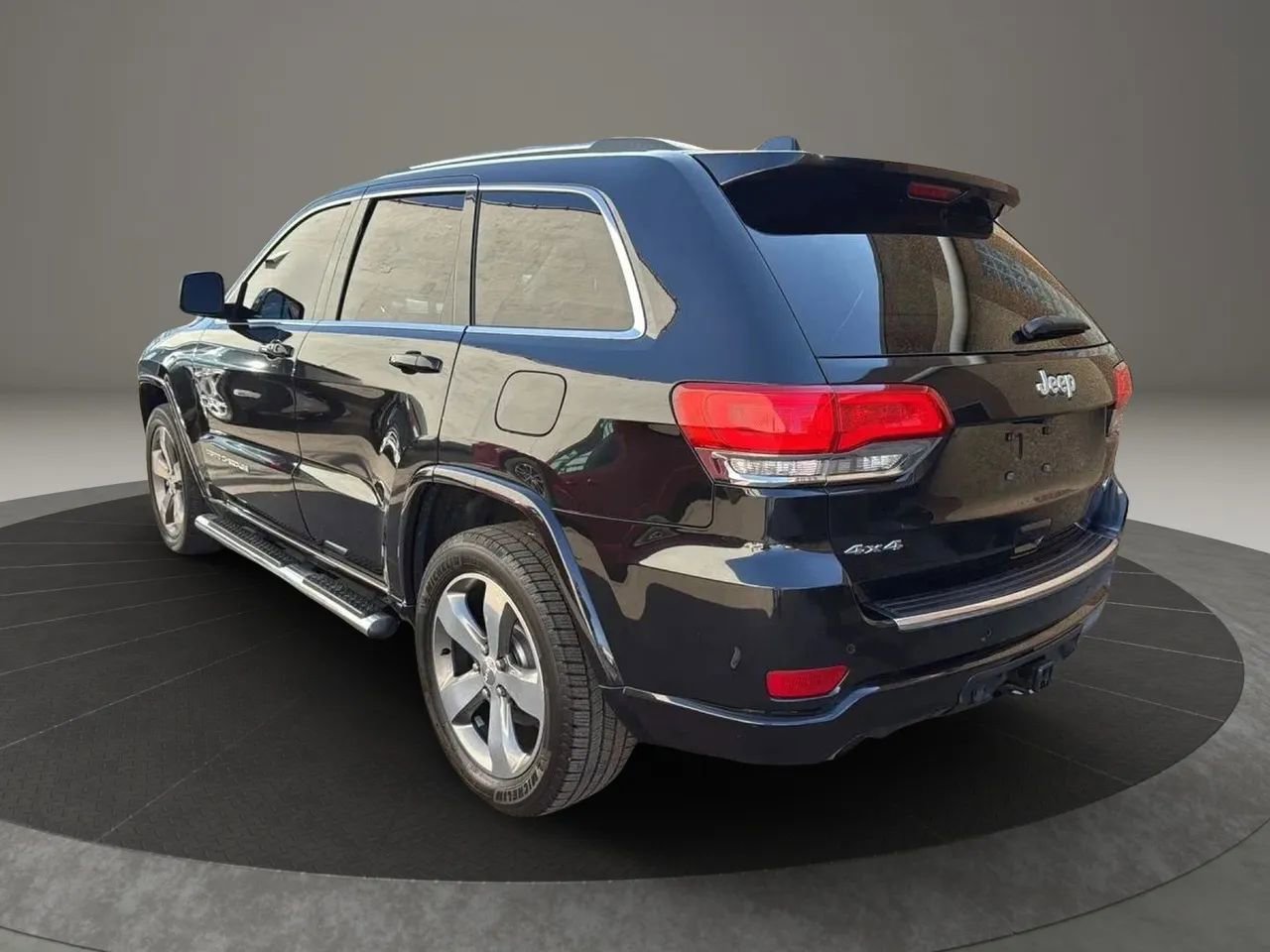 Used 2015 Jeep Grand Cherokee Overland w/ Advanced Technology Group AWD/4WD image 7