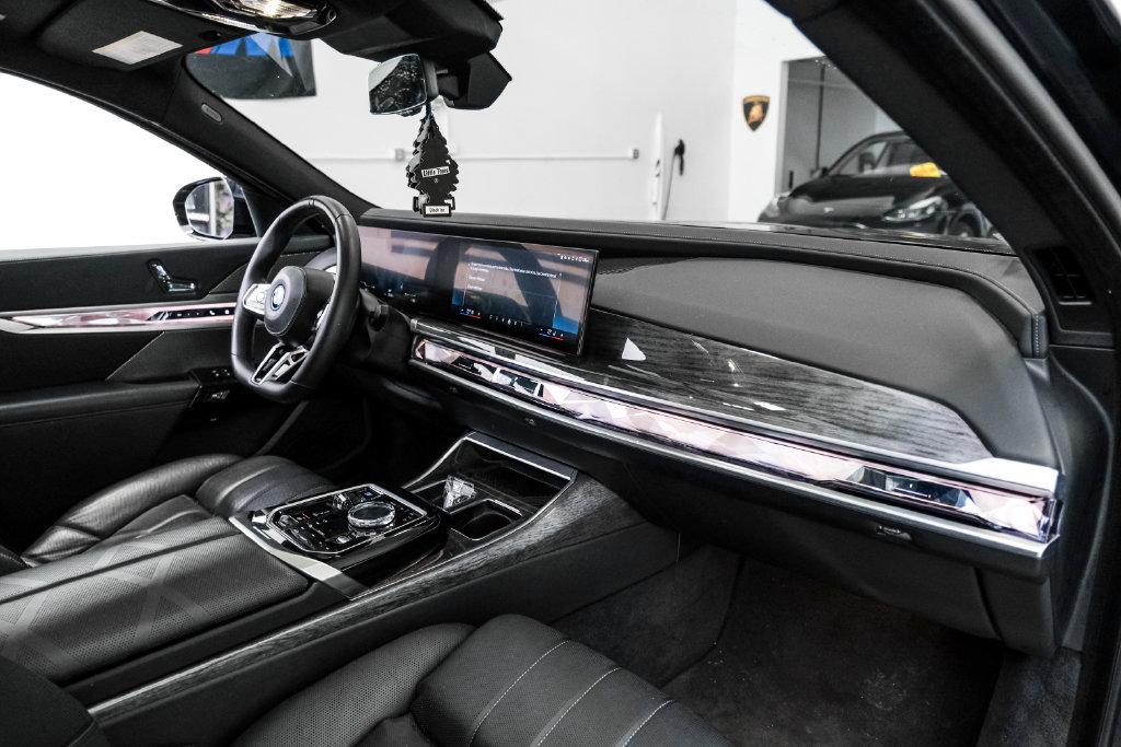 Used 2024 BMW i7 xDrive60 AWD/4WD image 13