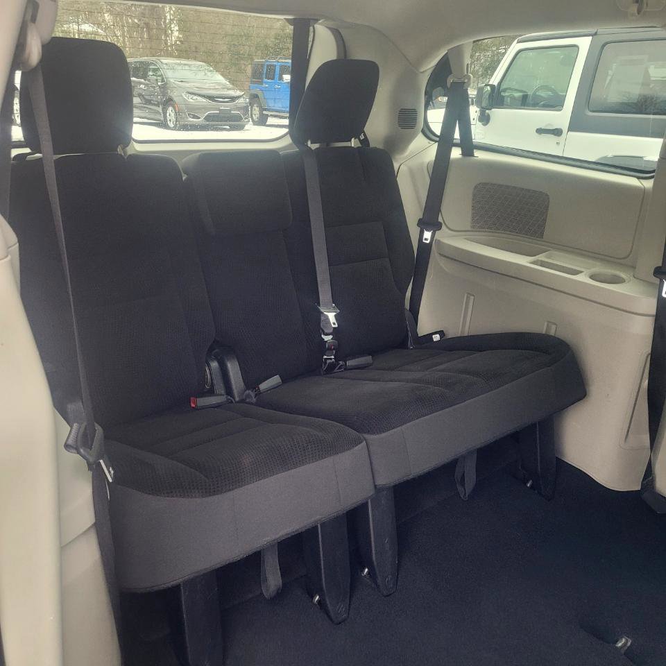 Used 2019 Dodge Grand Caravan SE w/ UConnect Hands-Free Group image 28