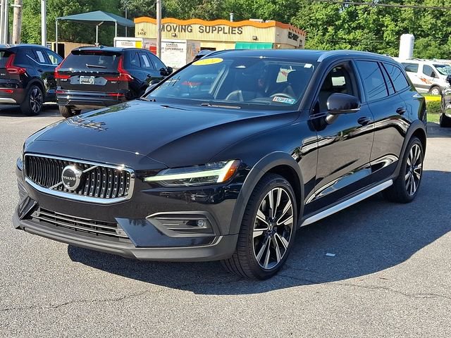 Certified 2024 Volvo V60 B5 Cross Country Ultimate w/ Protection Package Premier AWD/4WD image 3