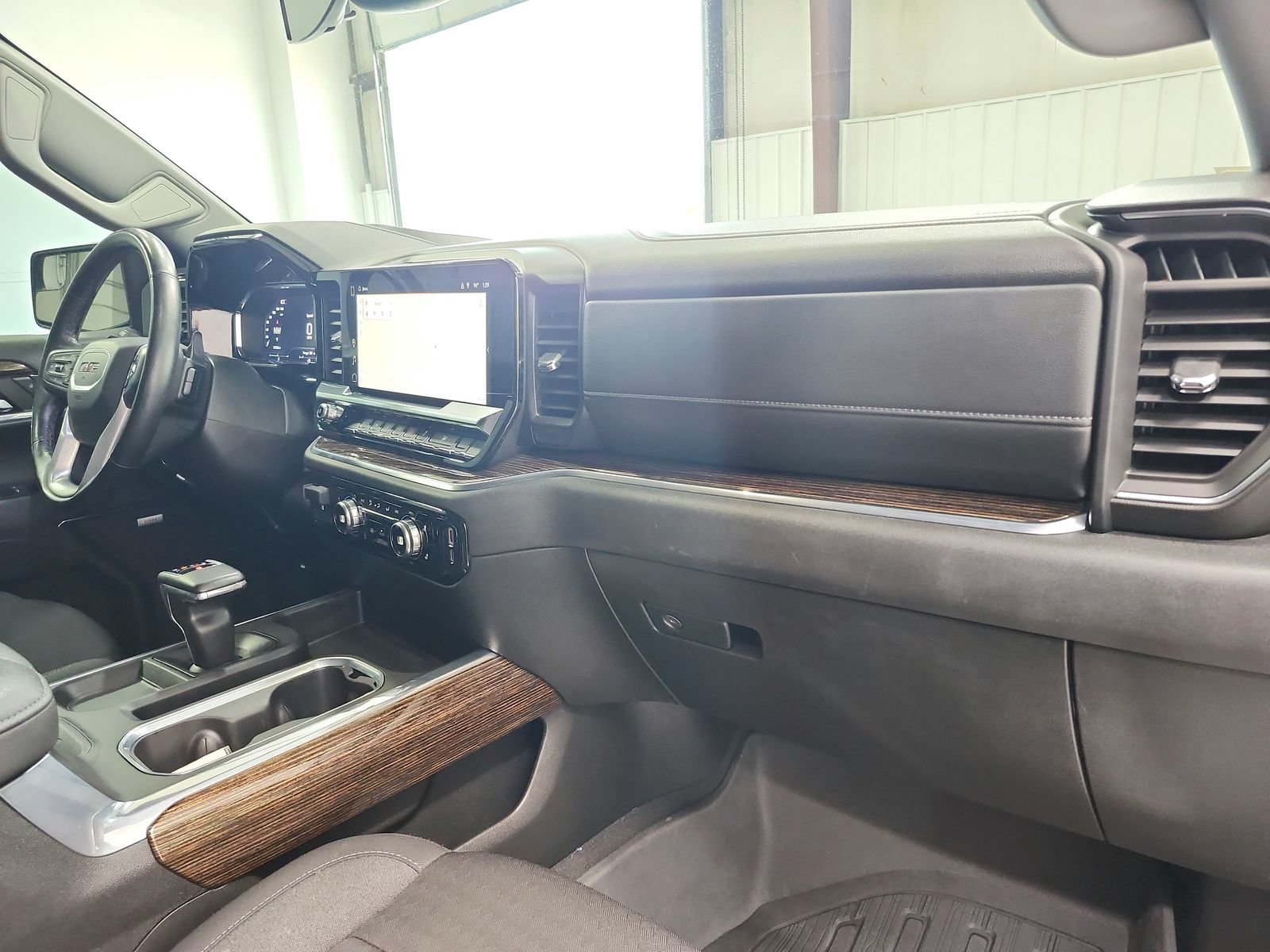 Used 2024 GMC Sierra 1500 Elevation w/ Preferred Package AWD/4WD image 39
