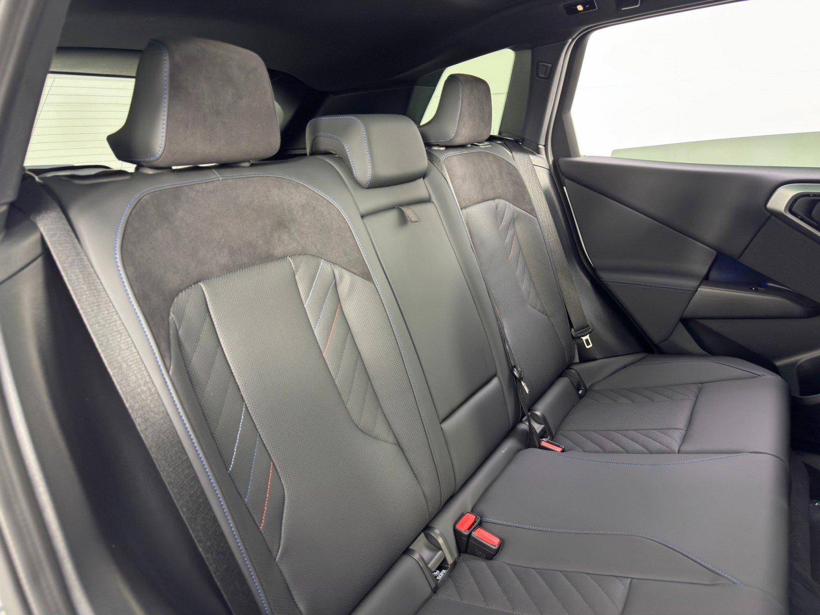 Used 2025 BMW X3 xDrive30i w/ M Sport Package image 38