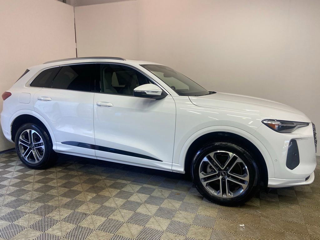 New 2025 Audi Q5 Premium Plus image 3
