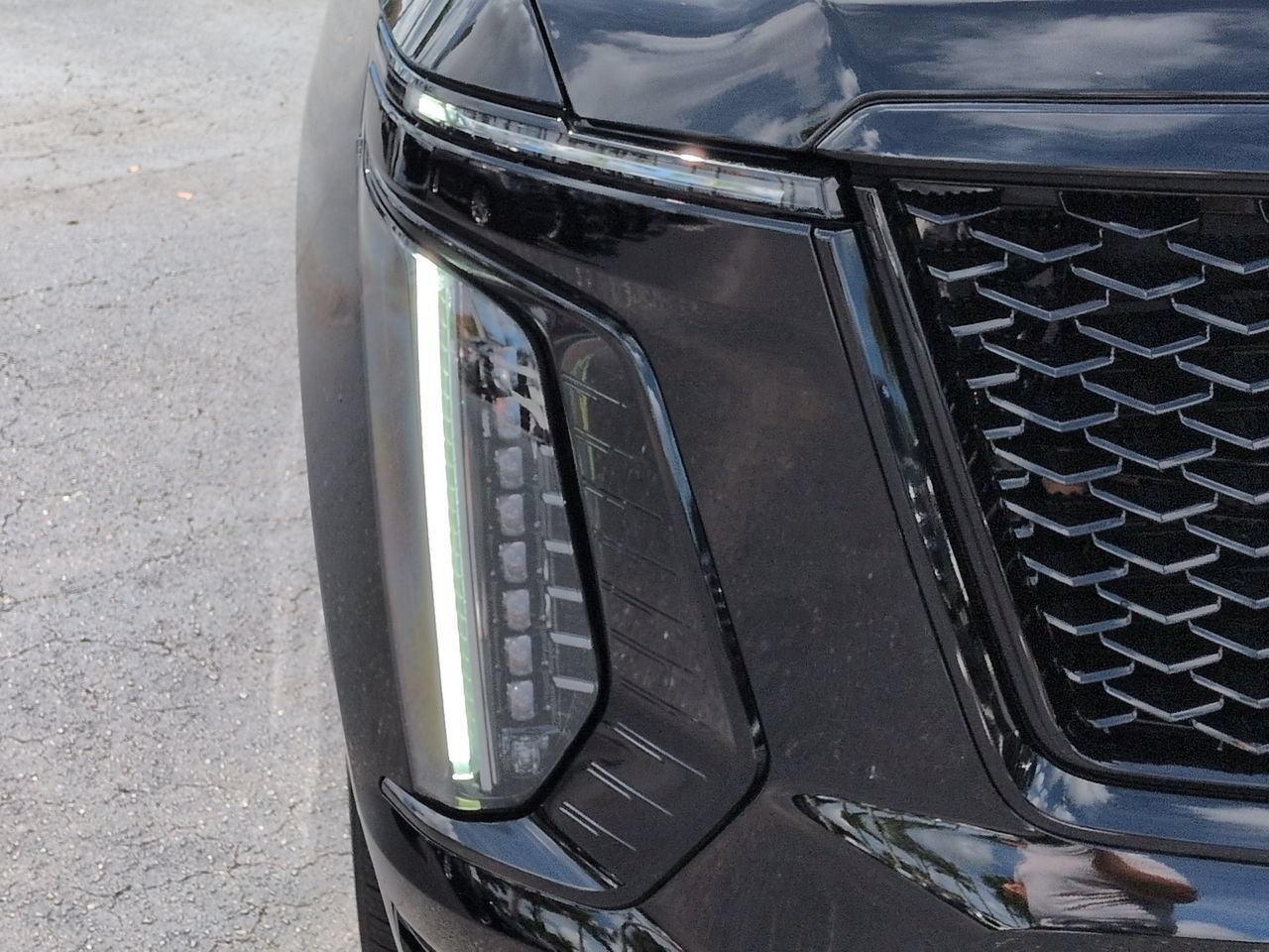 Used 2026 Cadillac Escalade Platinum Sport w/ LPO, ONYX Package AWD/4WD image 10