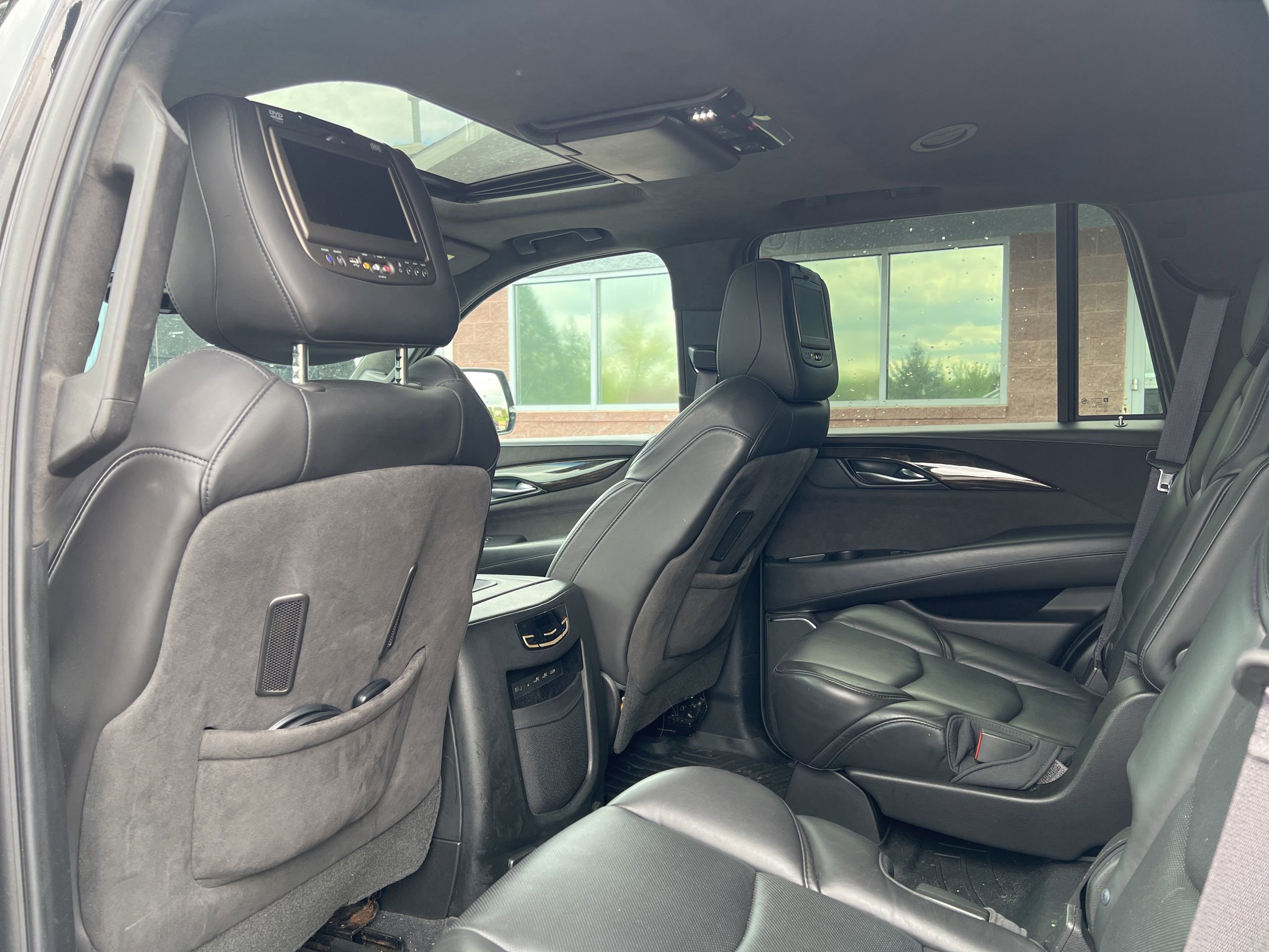 Used 2017 Cadillac Escalade Platinum AWD/4WD image 22