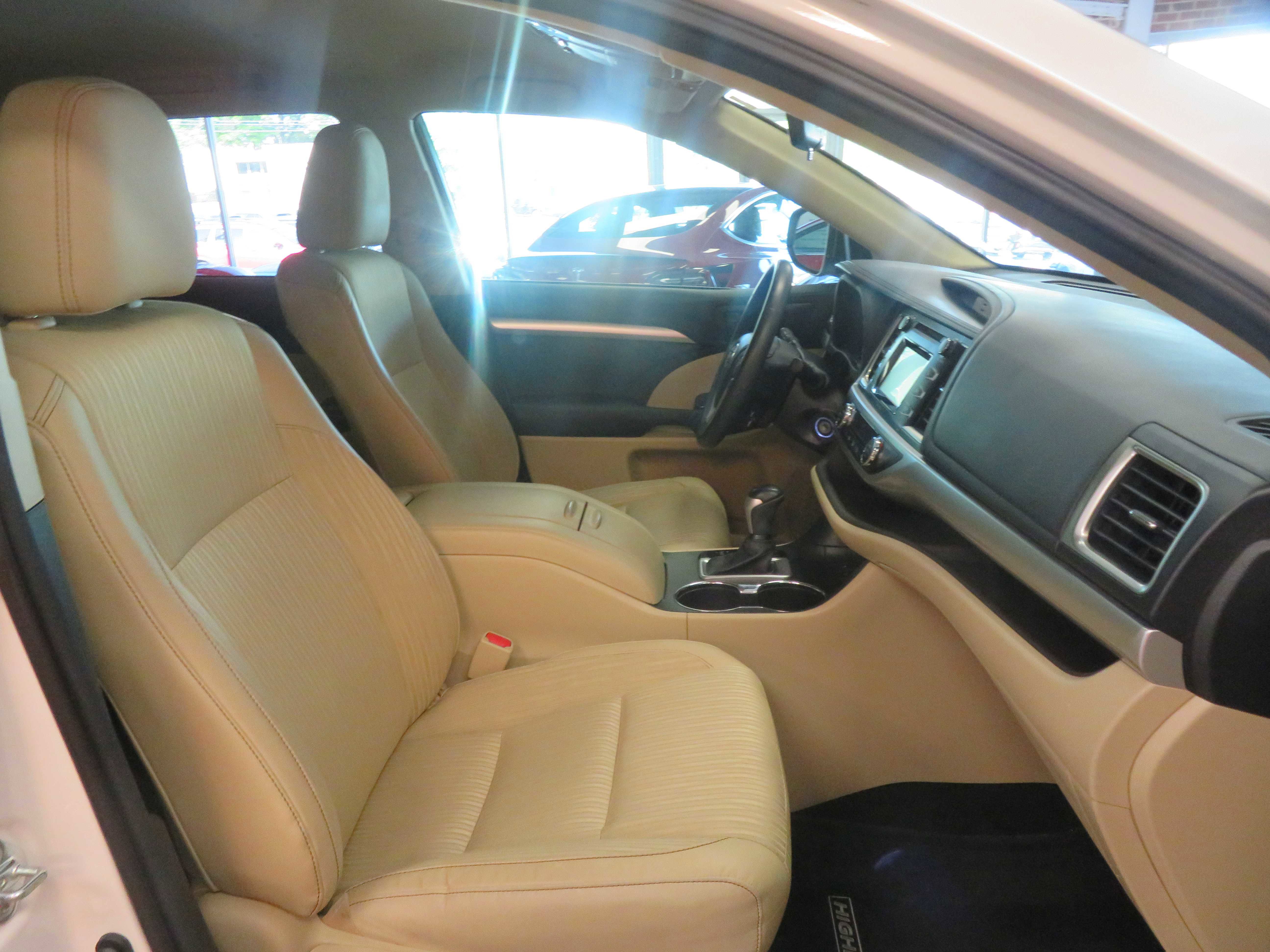 Used 2014 Toyota Highlander Plus FWD image 27
