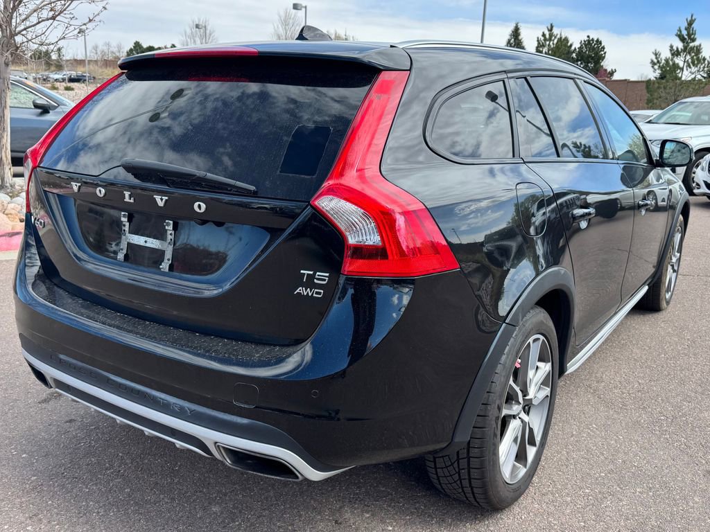Used 2018 Volvo V60 T5 Cross Country image 6