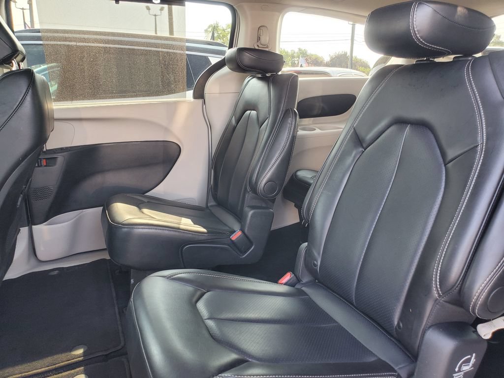 Used 2024 Chrysler Pacifica Touring-L FWD image 27