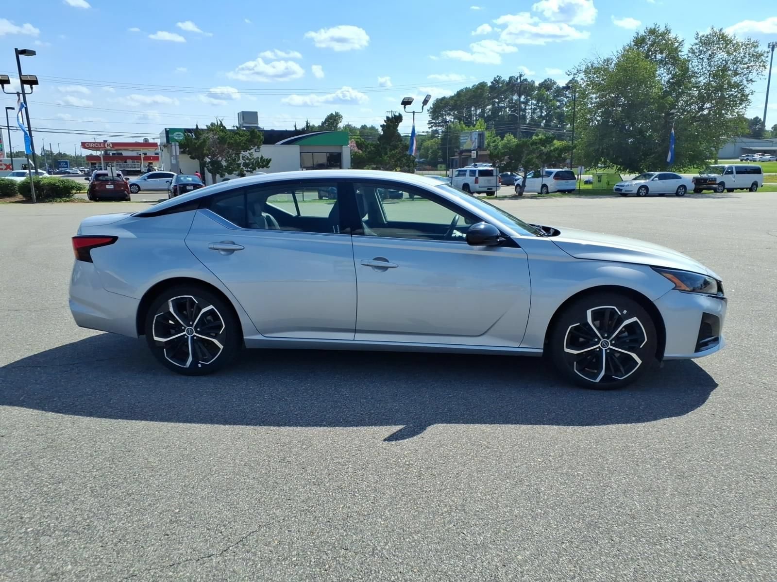 Used 2024 Nissan Altima 2.5 SR FWD image 6