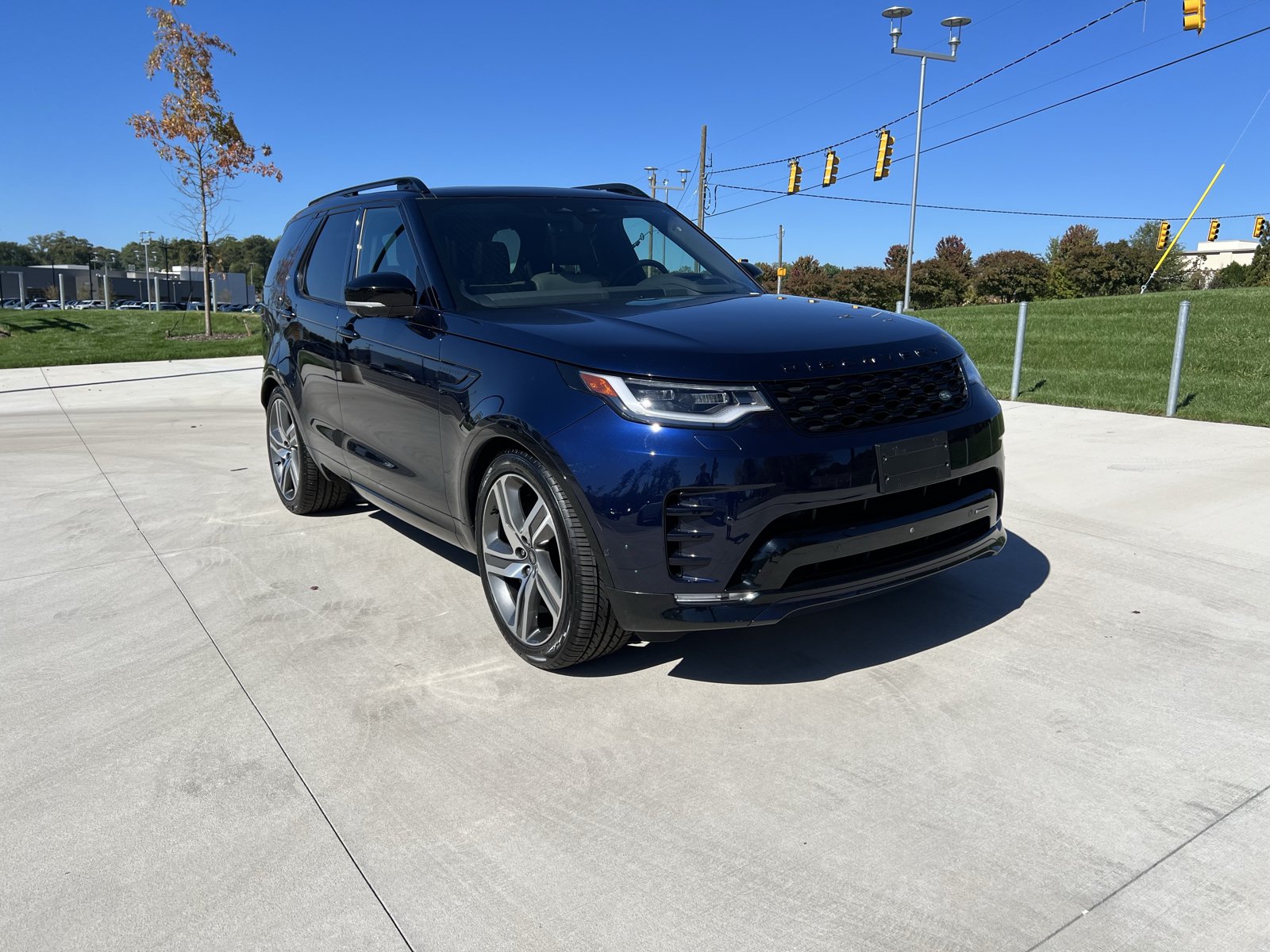Used 2023 Land Rover Discovery S R-Dynamic AWD/4WD image 1