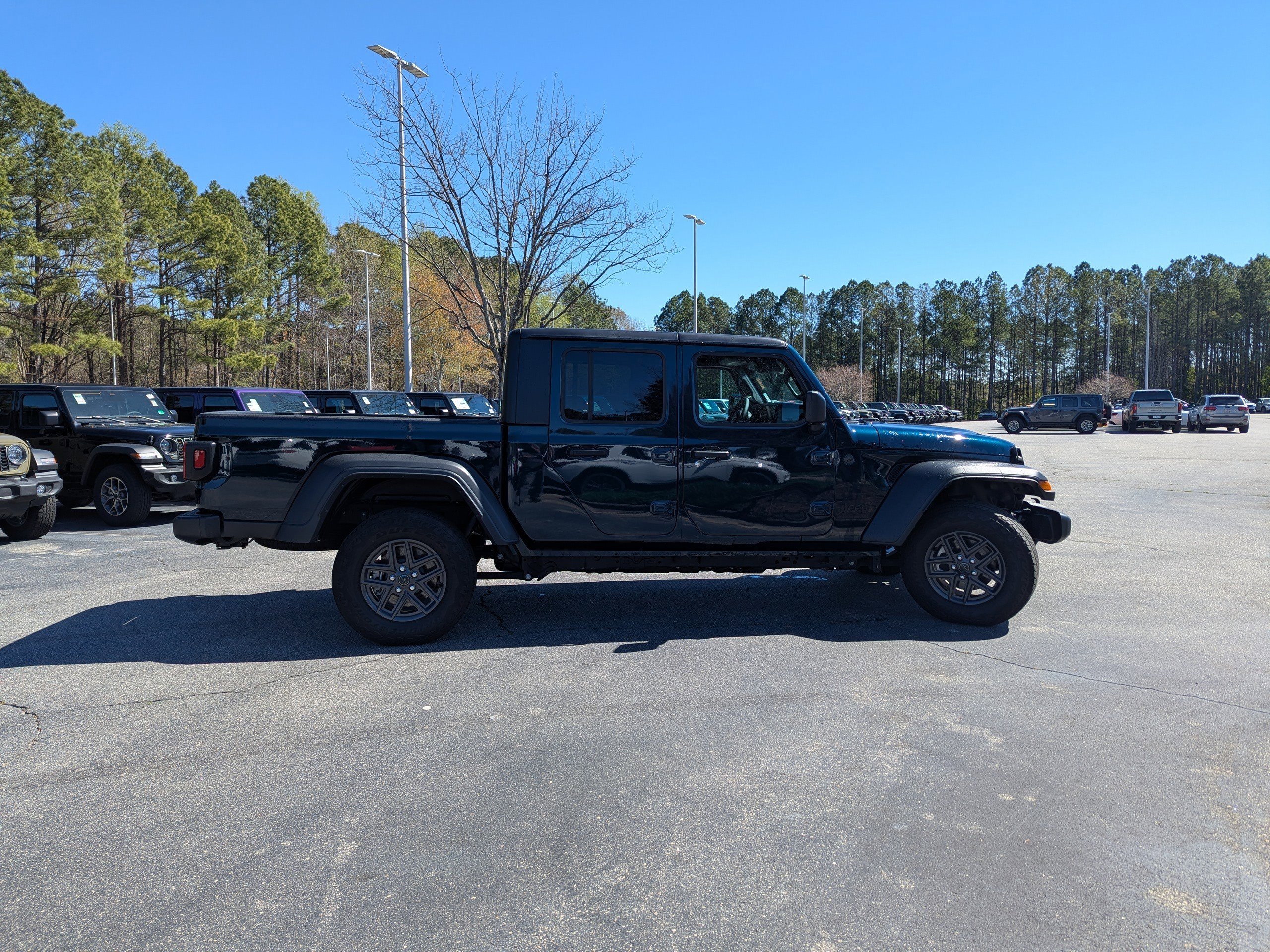 Certified 2025 Jeep Gladiator Sport image 7