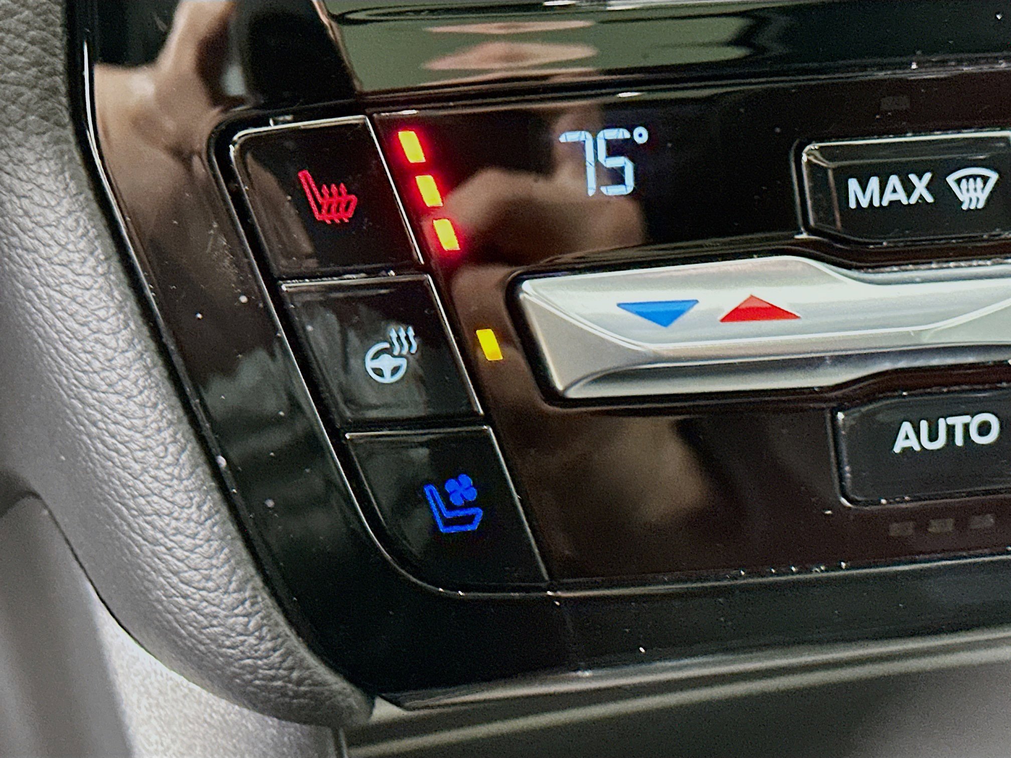 Used 2021 Ford Explorer Limited w/ Equipment Group 301A image 26