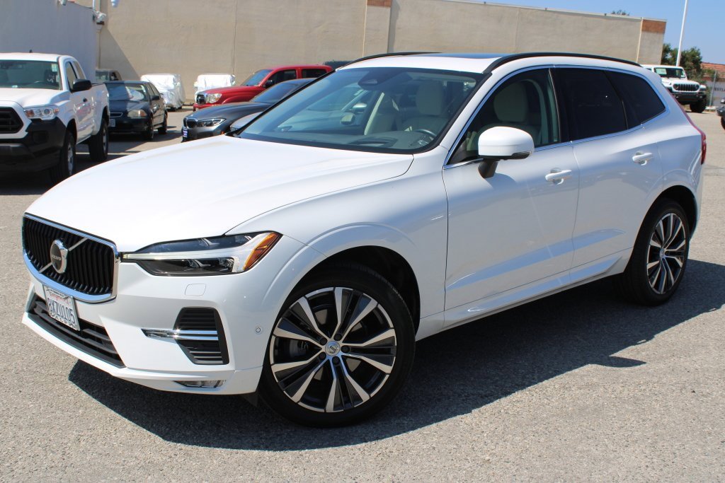 Used 2022 Volvo XC60 B5 Momentum w/ Advanced Package image 1