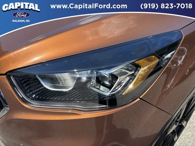 Used 2017 Ford Escape SE w/ SE Sport Appearance Package AWD/4WD image 11