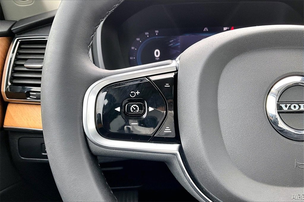 Used 2023 Volvo XC90 B6 Plus w/ Protection Package Premier image 11