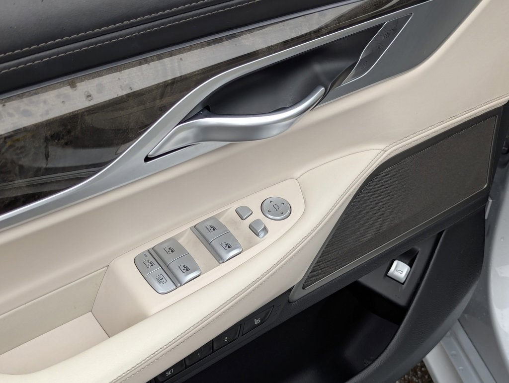 Used 2019 BMW 740i w/ Executive Package image 11