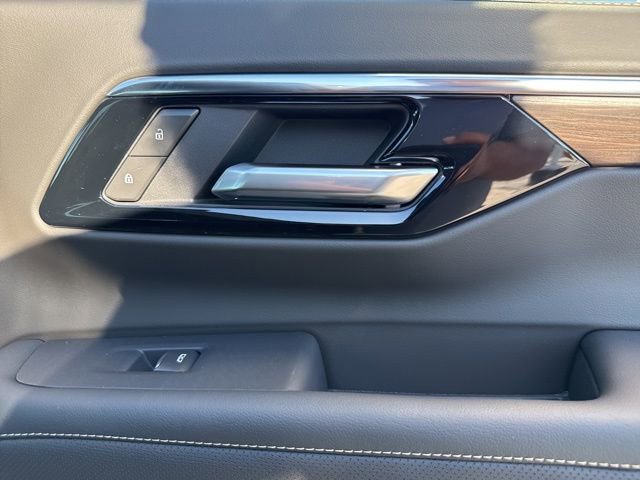 New 2026 Chevrolet Suburban Premier image 25