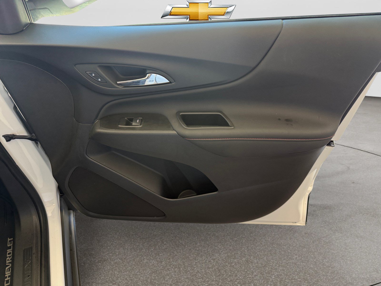 Used 2024 Chevrolet Equinox RS FWD image 14