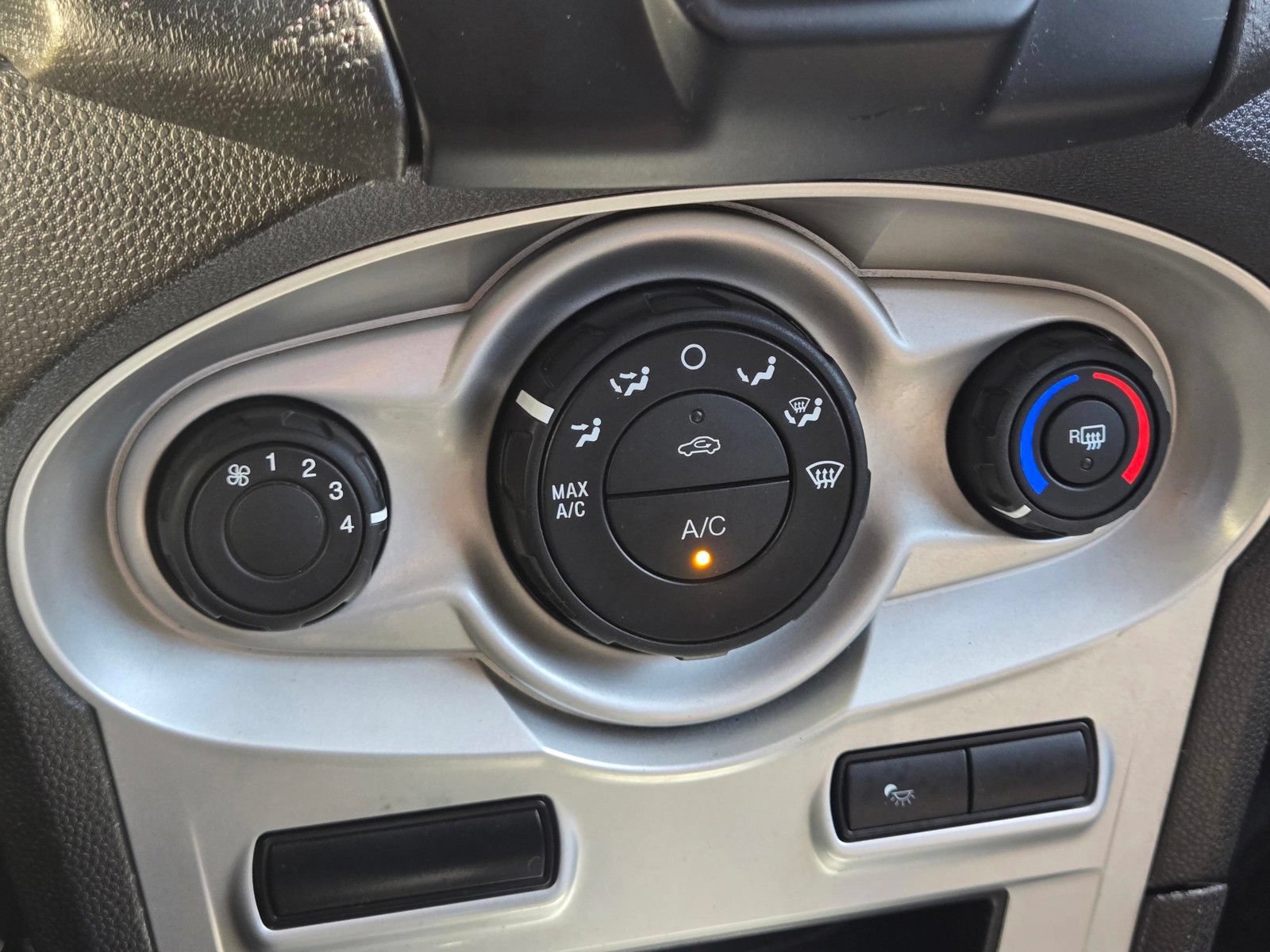 Used 2018 Ford Fiesta SE FWD image 23
