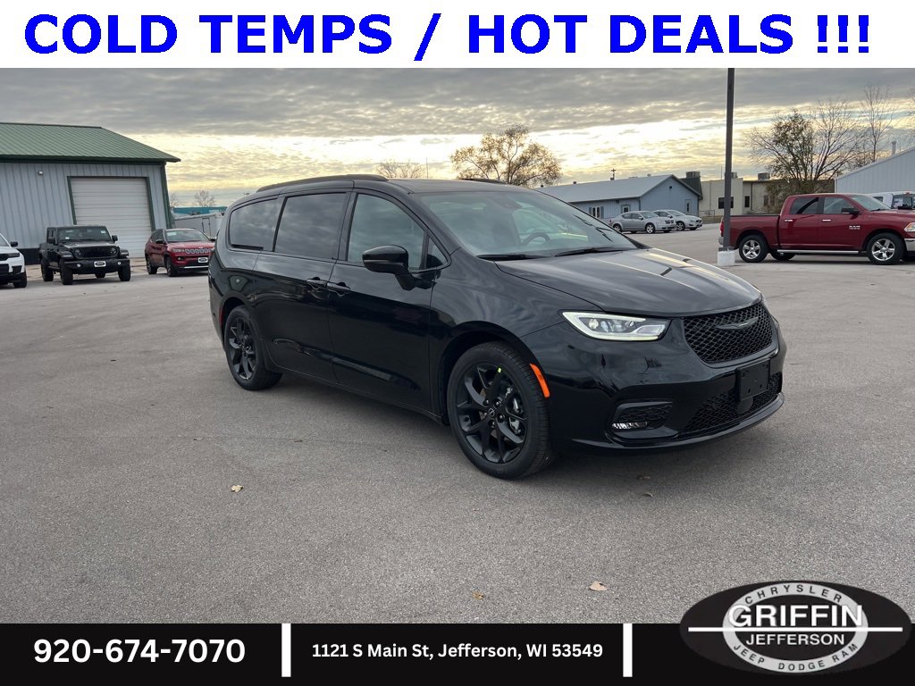 New 2026 Chrysler Pacifica Select w/ S Appearance Package image 5