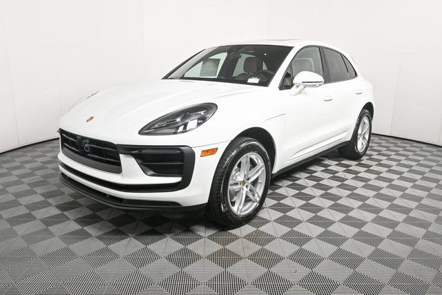 Used 2025 Porsche Macan image 1
