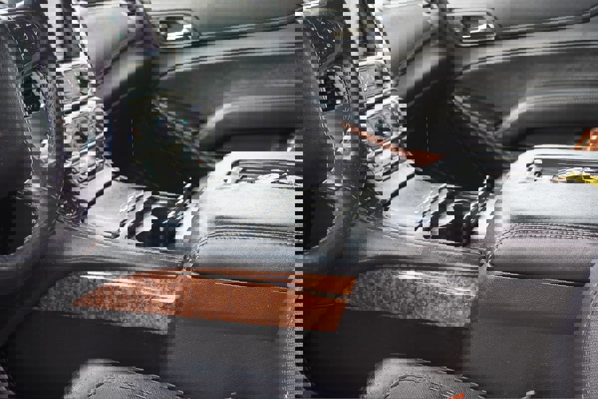 Used 2015 Chevrolet Suburban LTZ image 33