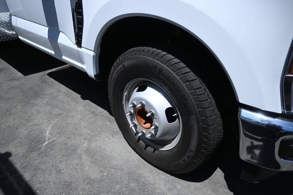 New 2026 Ford F350 XL w/ XL Chrome Package RWD image 8