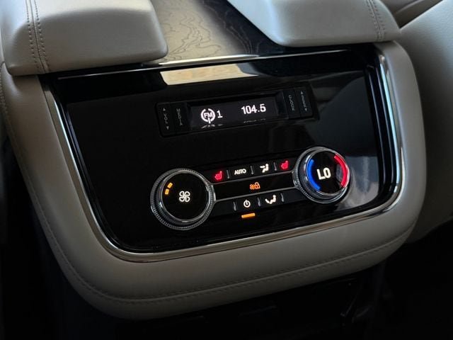 Used 2021 Lincoln Navigator L Reserve w/ Luxury Package RWD image 23