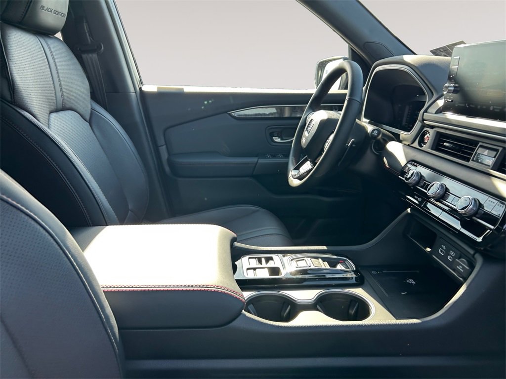 New 2025 Honda Pilot Black Edition image 15