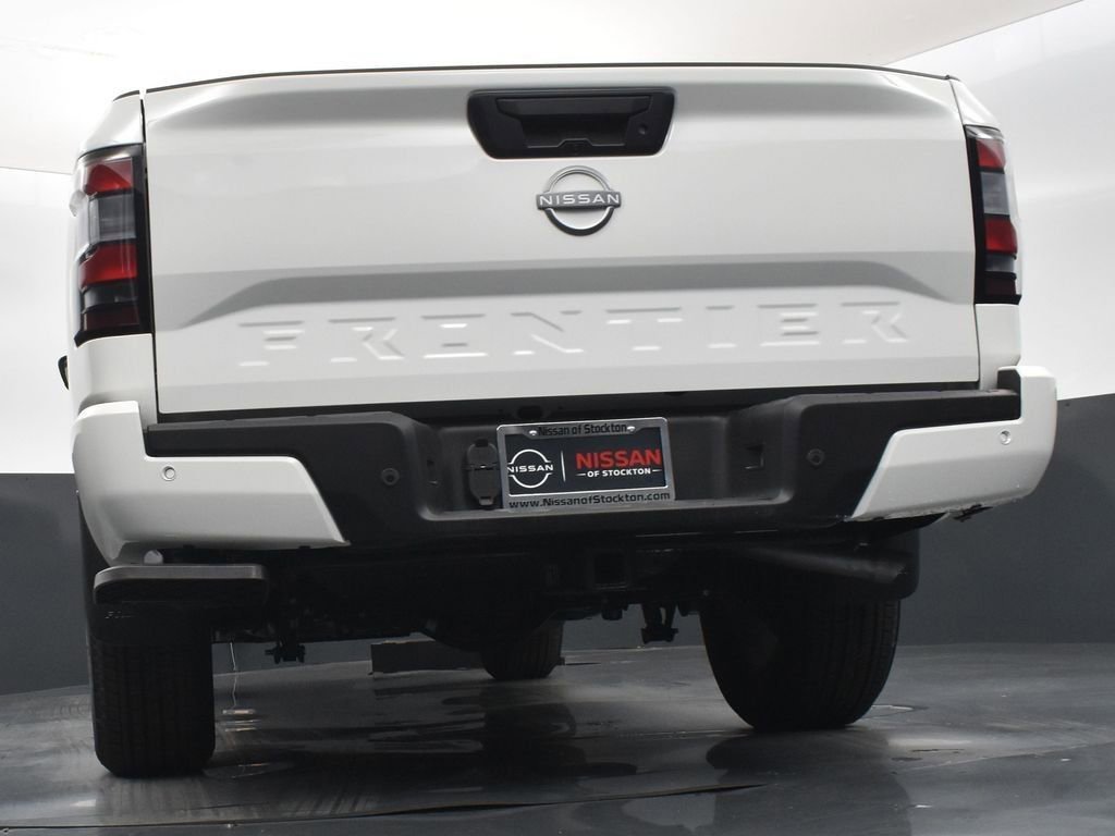 Used 2025 Nissan Frontier SV w/ Tow Package image 39