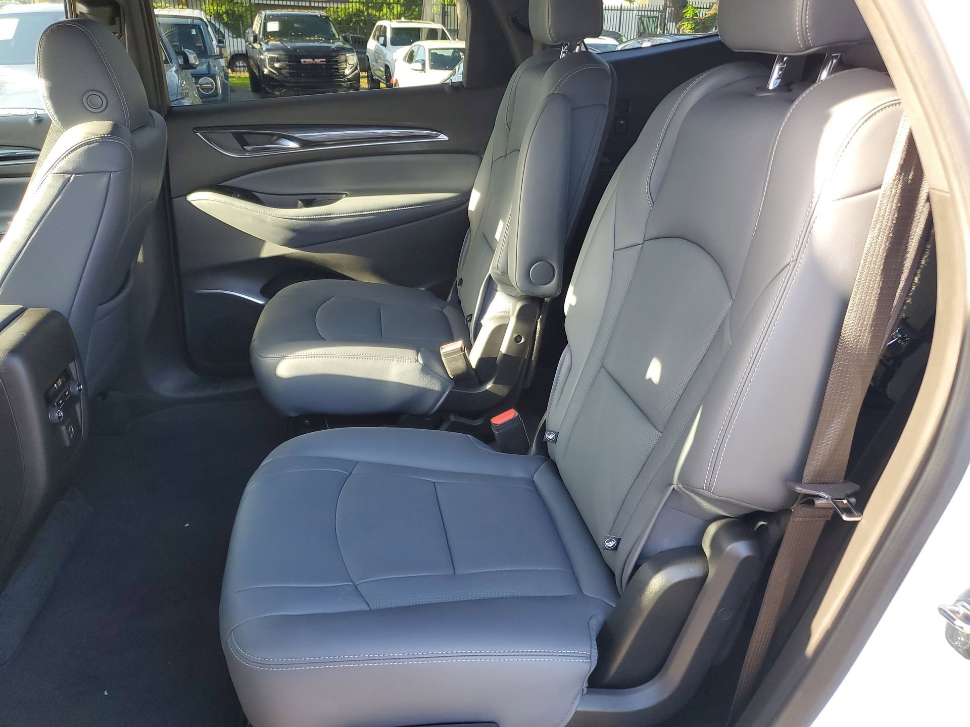 Used 2023 Buick Enclave Essence FWD image 11