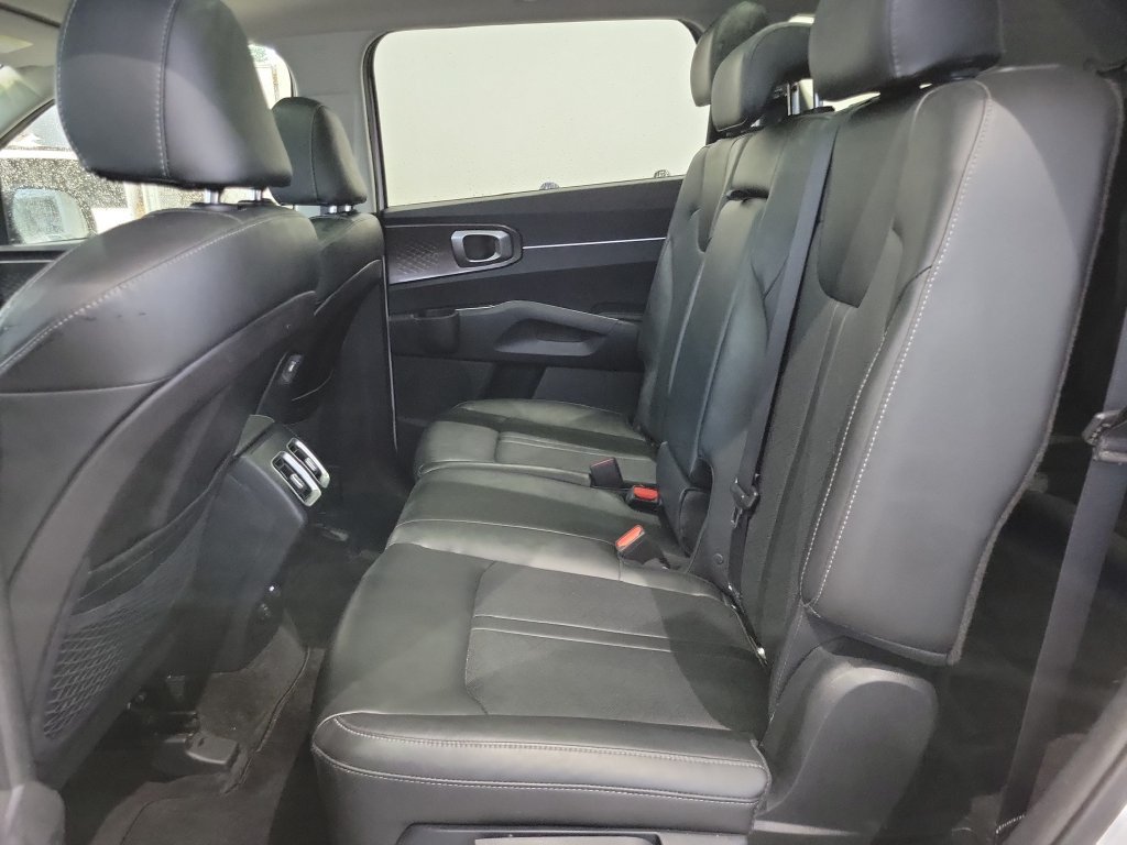 Used 2021 Kia Sorento S w/ Panoramic Sunroof Package FWD image 12