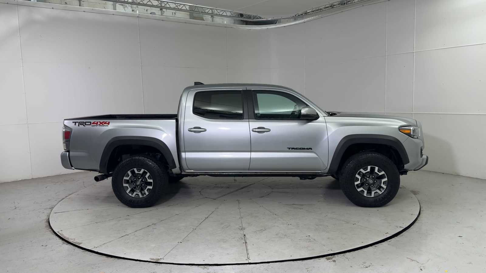 Used 2023 Toyota Tacoma TRD Off-Road w/ Technology Package AWD/4WD image 9