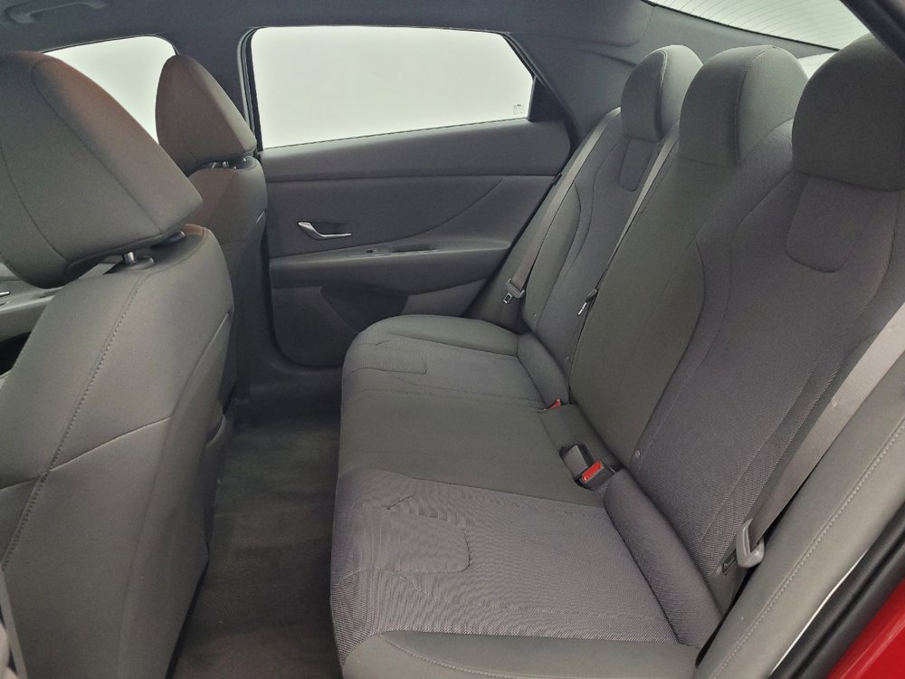 Used 2025 Hyundai Elantra SE FWD image 18