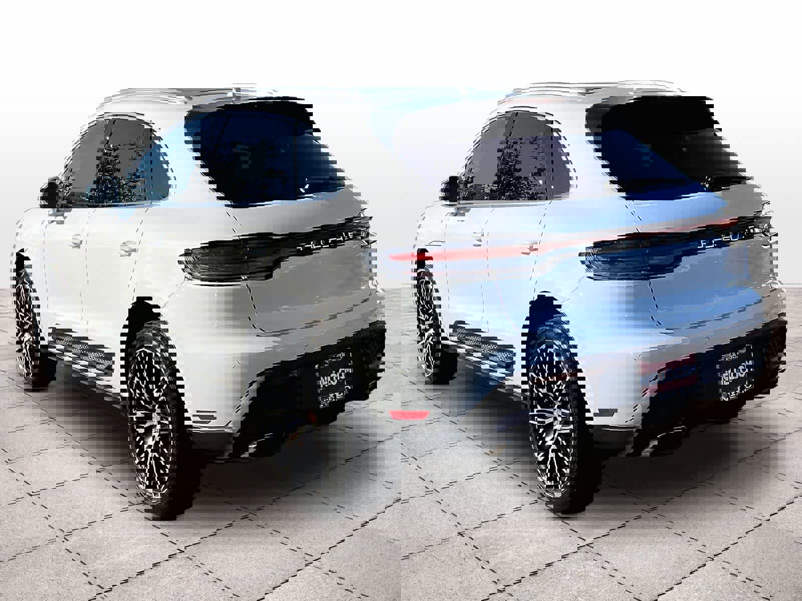 Used 2024 Porsche Macan image 14