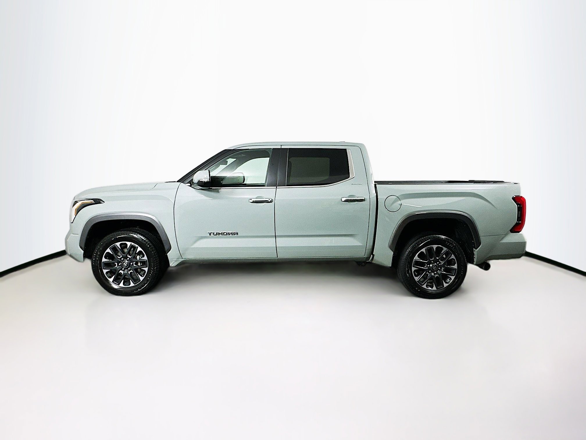 Used 2025 Toyota Tundra Limited image 4