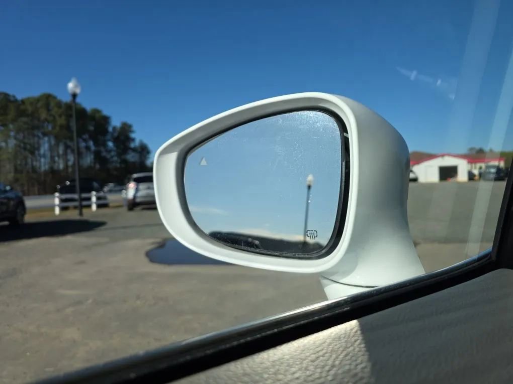Used 2022 Chrysler Pacifica Touring-L FWD image 24