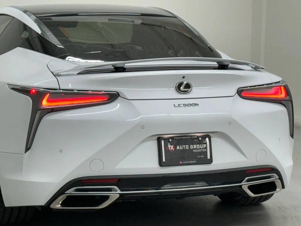 Used 2023 Lexus LC 500h w/ Dynamic Handling Package RWD image 33