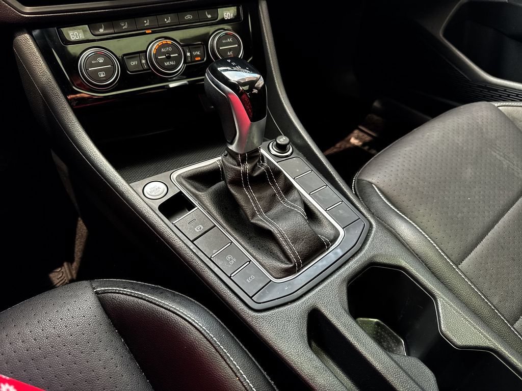 Used 2024 Volkswagen Jetta SE FWD image 19