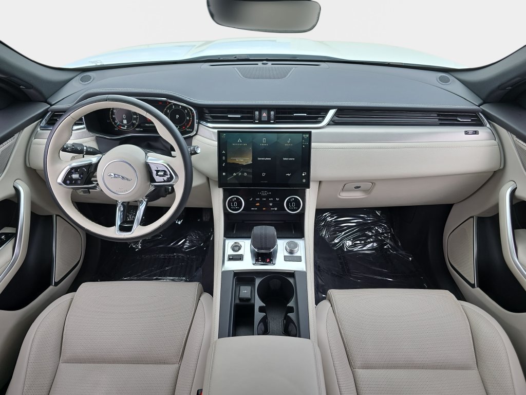 Certified 2025 Jaguar F-PACE R-Dynamic S AWD/4WD image 9