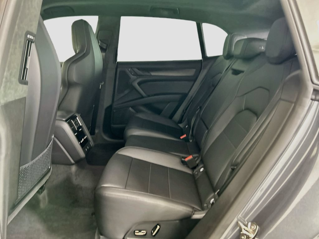 New 2026 Porsche Cayenne Turbo AWD/4WD image 18