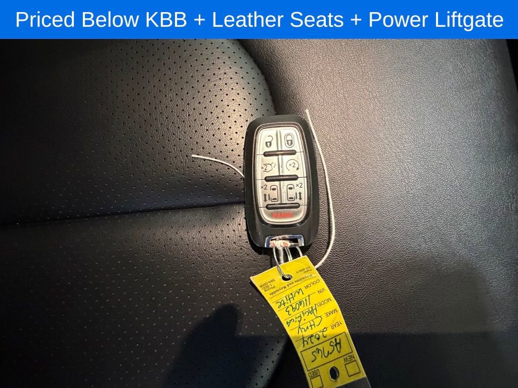 Used 2024 Chrysler Pacifica Touring-L FWD image 24