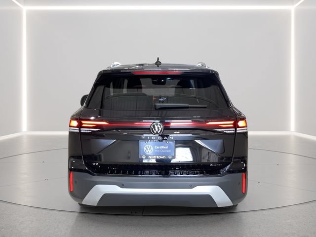 Certified 2025 Volkswagen Tiguan SE w/ Panoramic Sunroof Package AWD/4WD image 28
