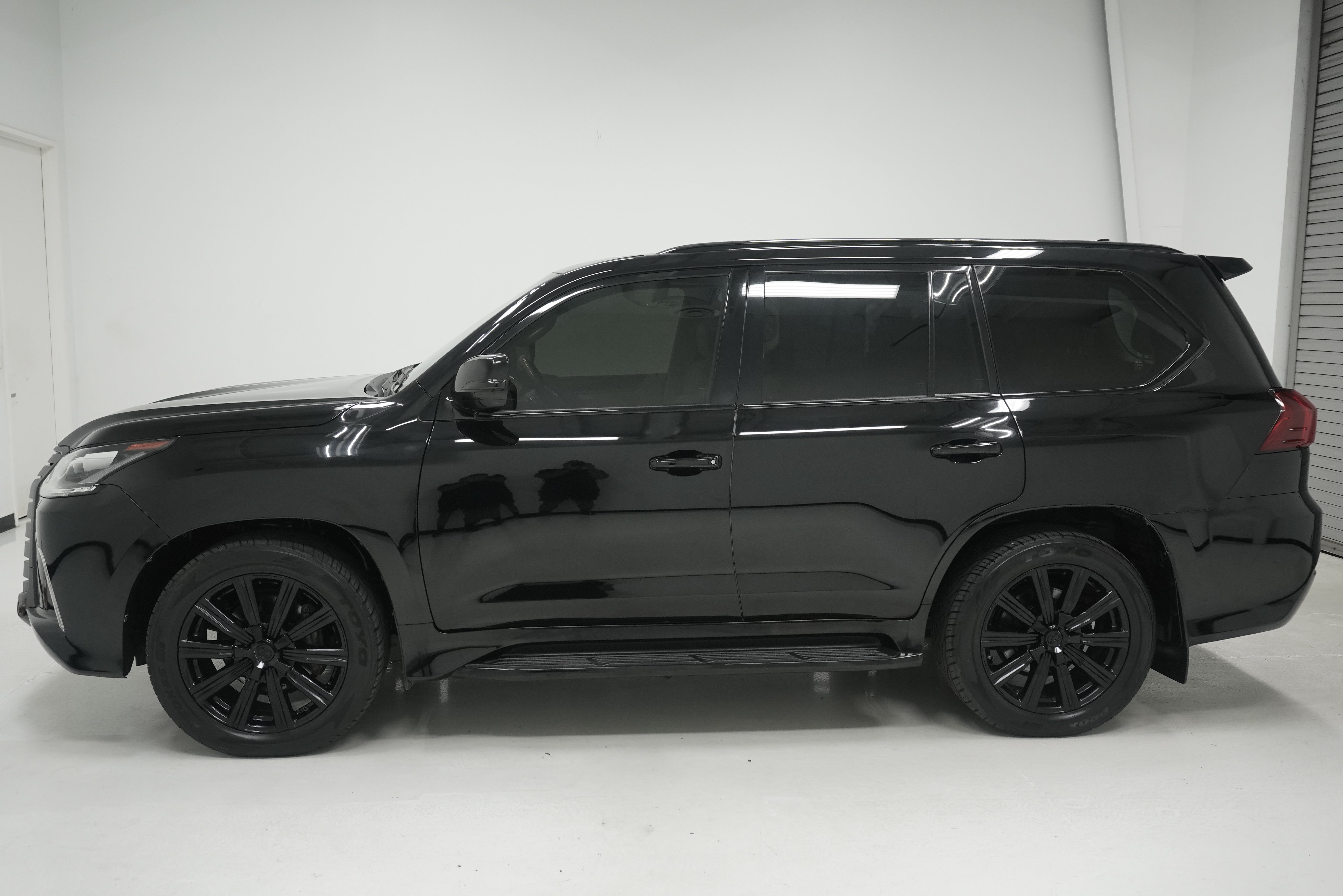 Used 2018 Lexus LX 570 4WD w/ Luxury Package image 7