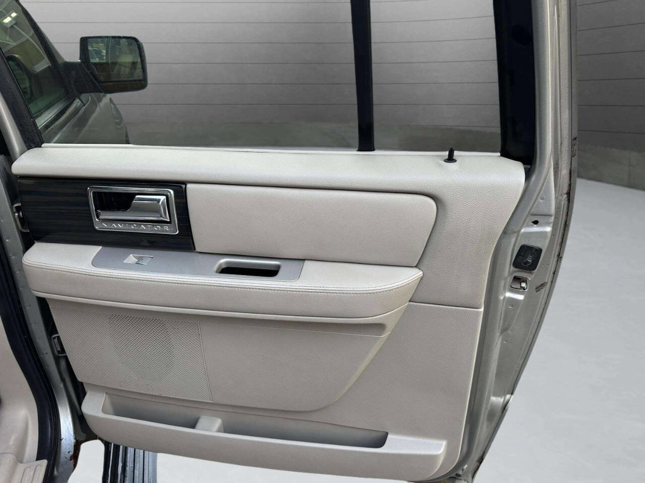 Used 2008 Lincoln Navigator L 4WD image 29